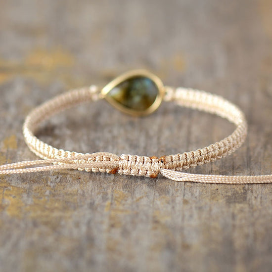 Bracelet Pierre Naturelle Labradorite – Goutte Facettée sur Cordon Tressé Macramé Fait Main